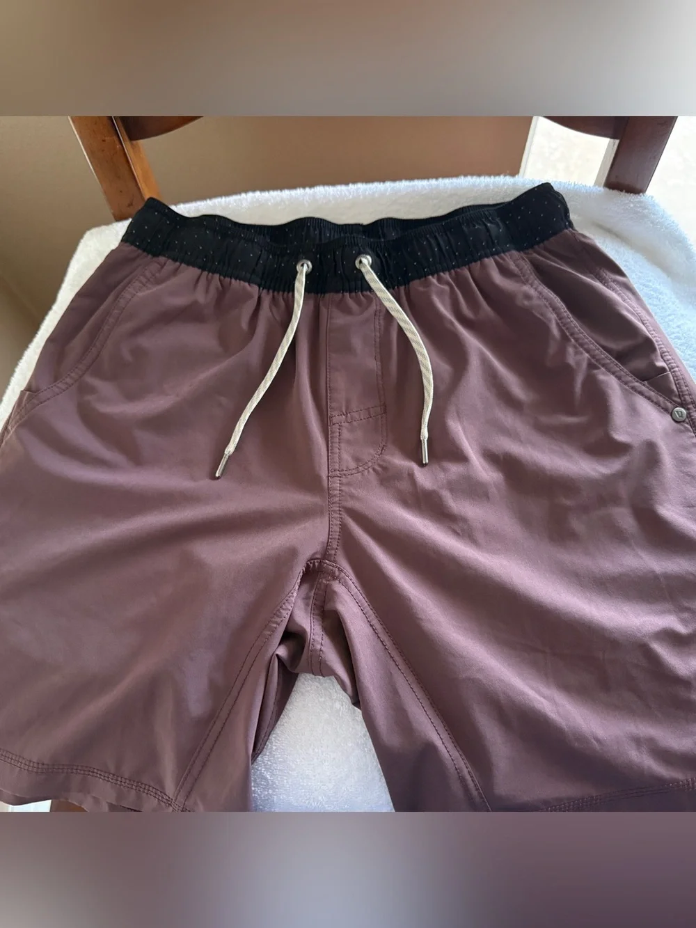Vuori Mens Kore Lined Shorts Size Small Sour Cherry Color 7 inches inseam